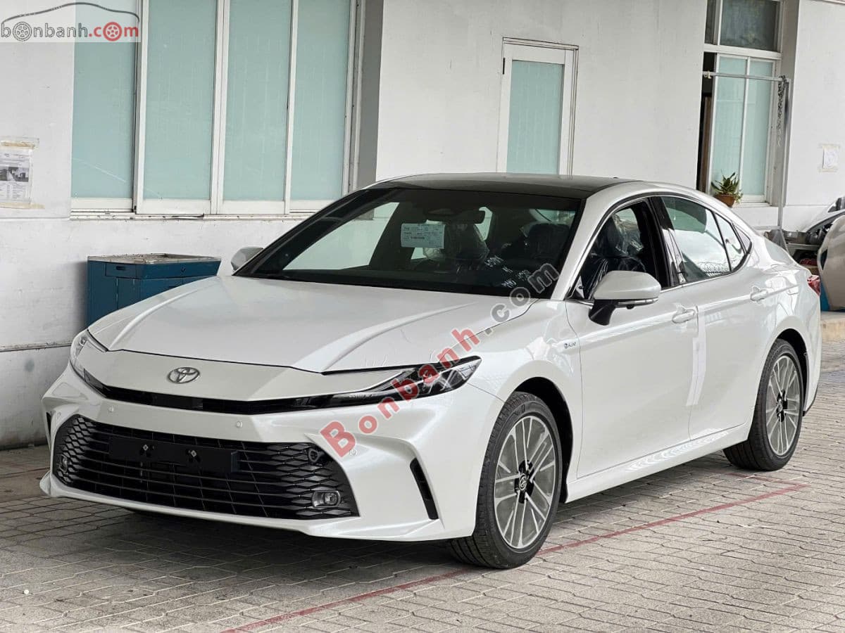 2026 Toyota Camry 2.5 HEV Mid