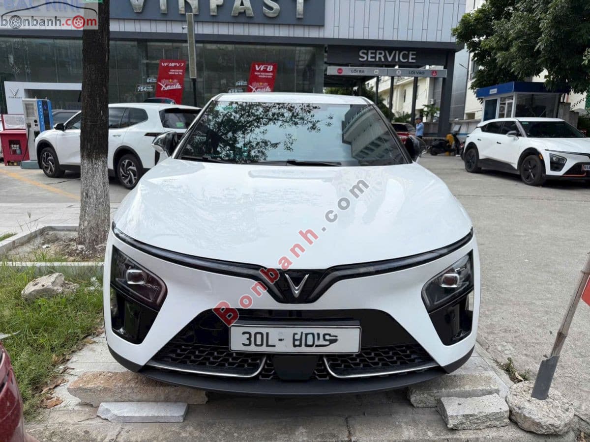 2025 VinFast VF7 Plus