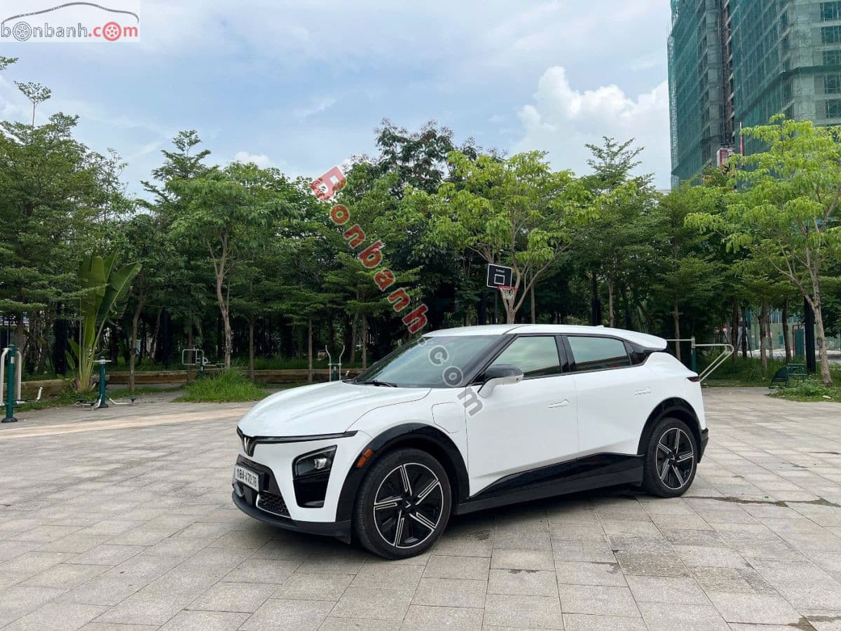 2025 VinFast VF7 Plus