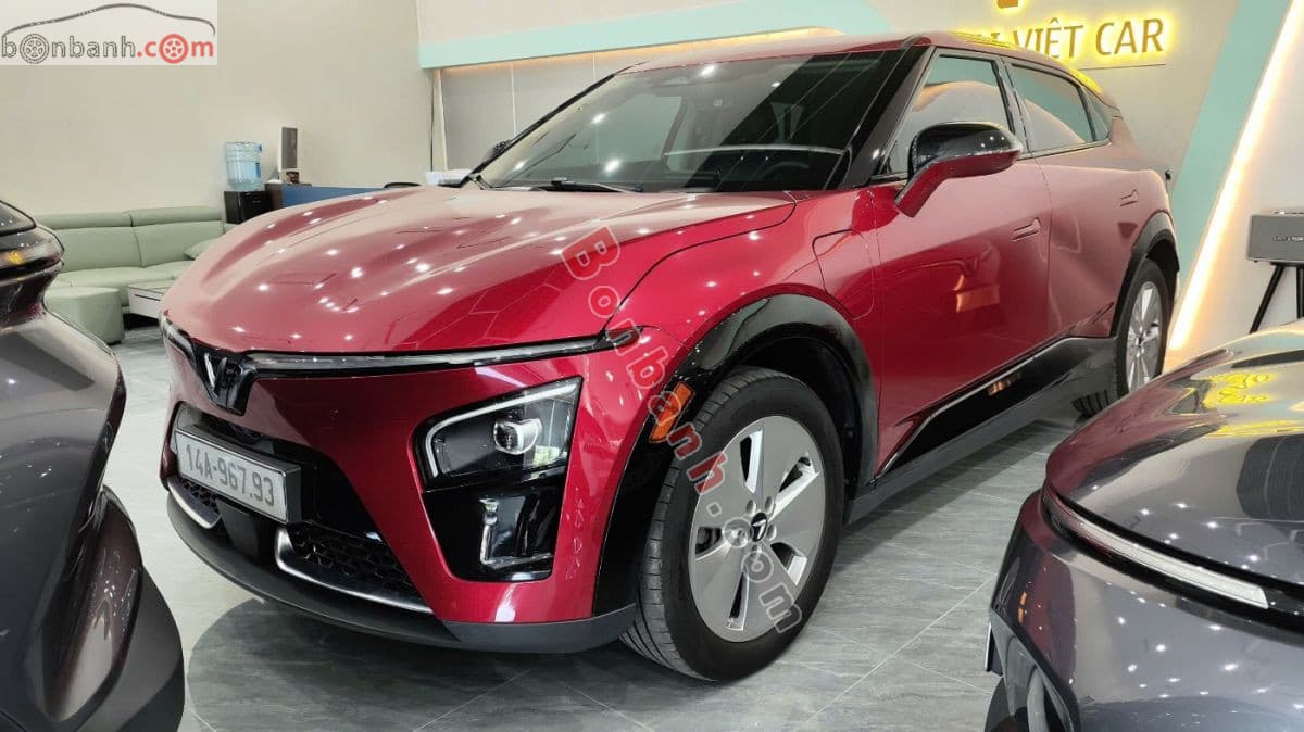 2025 VinFast VF7 Eco