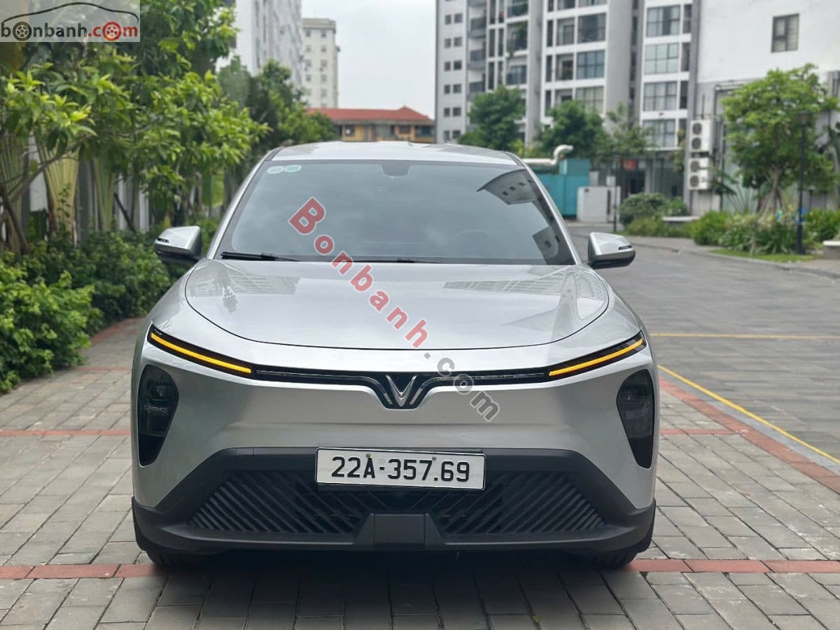 2025 VinFast Limo Green AT