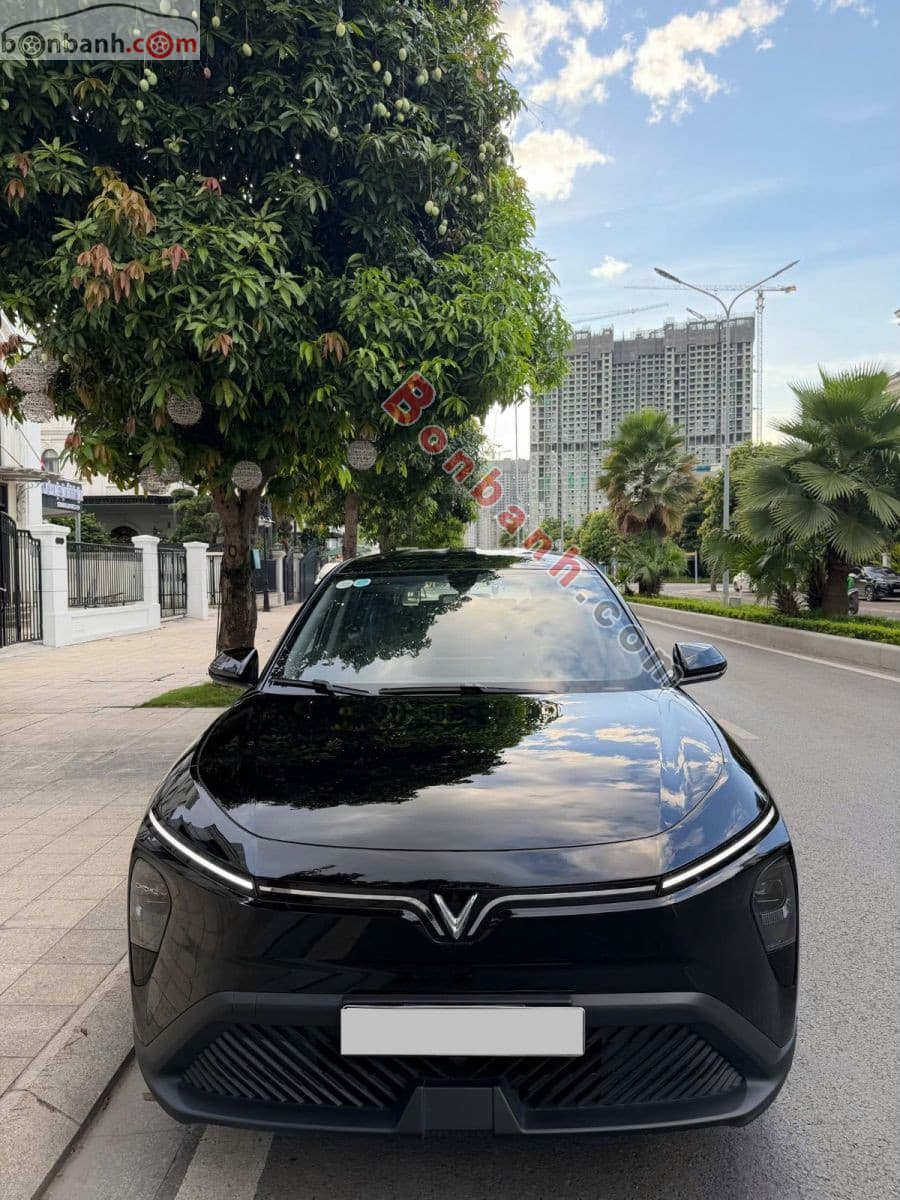 2025 VinFast Limo Green AT