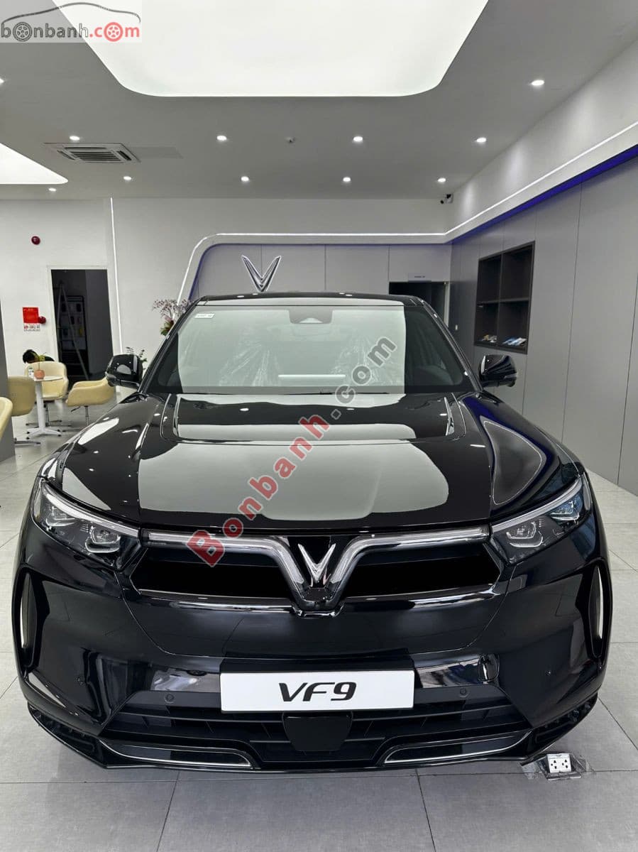 2026 VinFast VF9 Eco