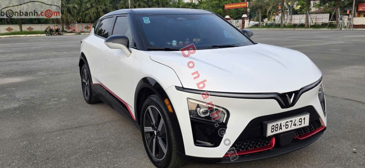 2025 VinFast VF7 Eco