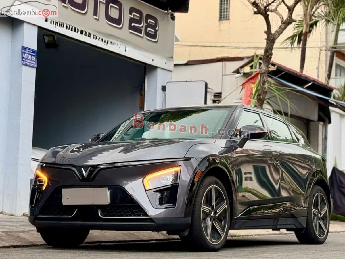 2025 VinFast VF7 Plus AWD