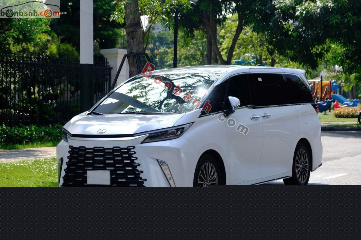 2024 Lexus LM 500h - Image 1