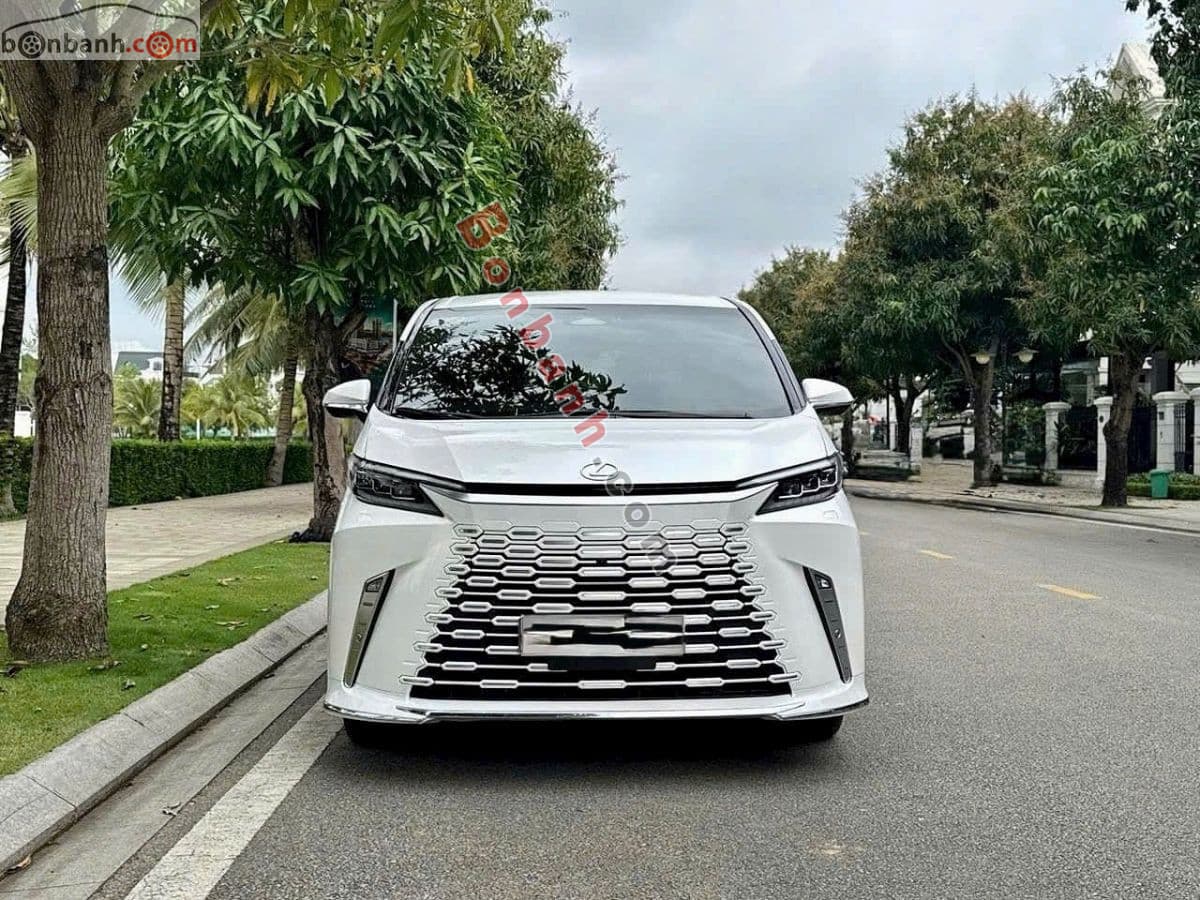 2025 Lexus LM 500h