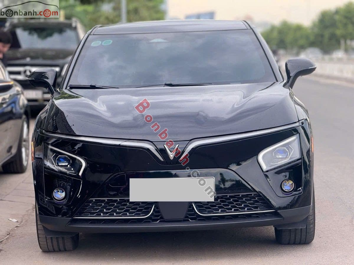 2025 VinFast VF7 Plus AWD