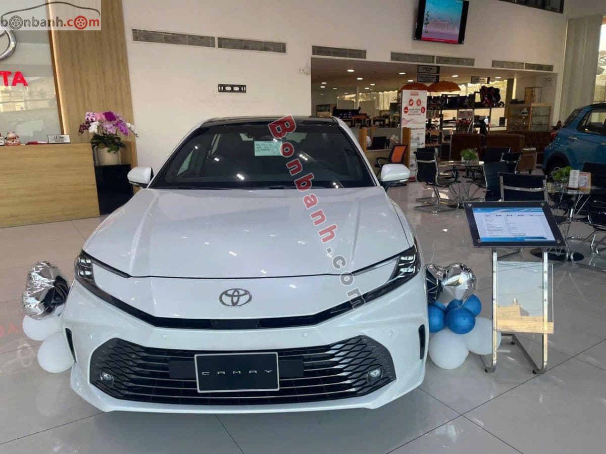 2026 Toyota Camry 2.5 HEV Top