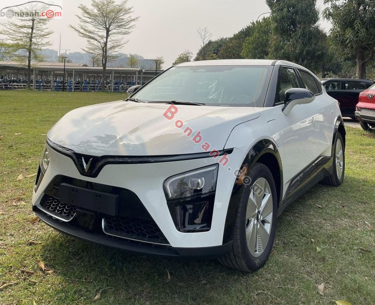 2026 VinFast VF7 Eco