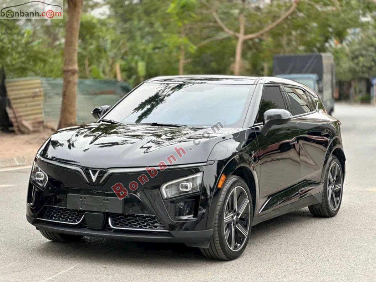 2026 VinFast VF7 Plus AWD