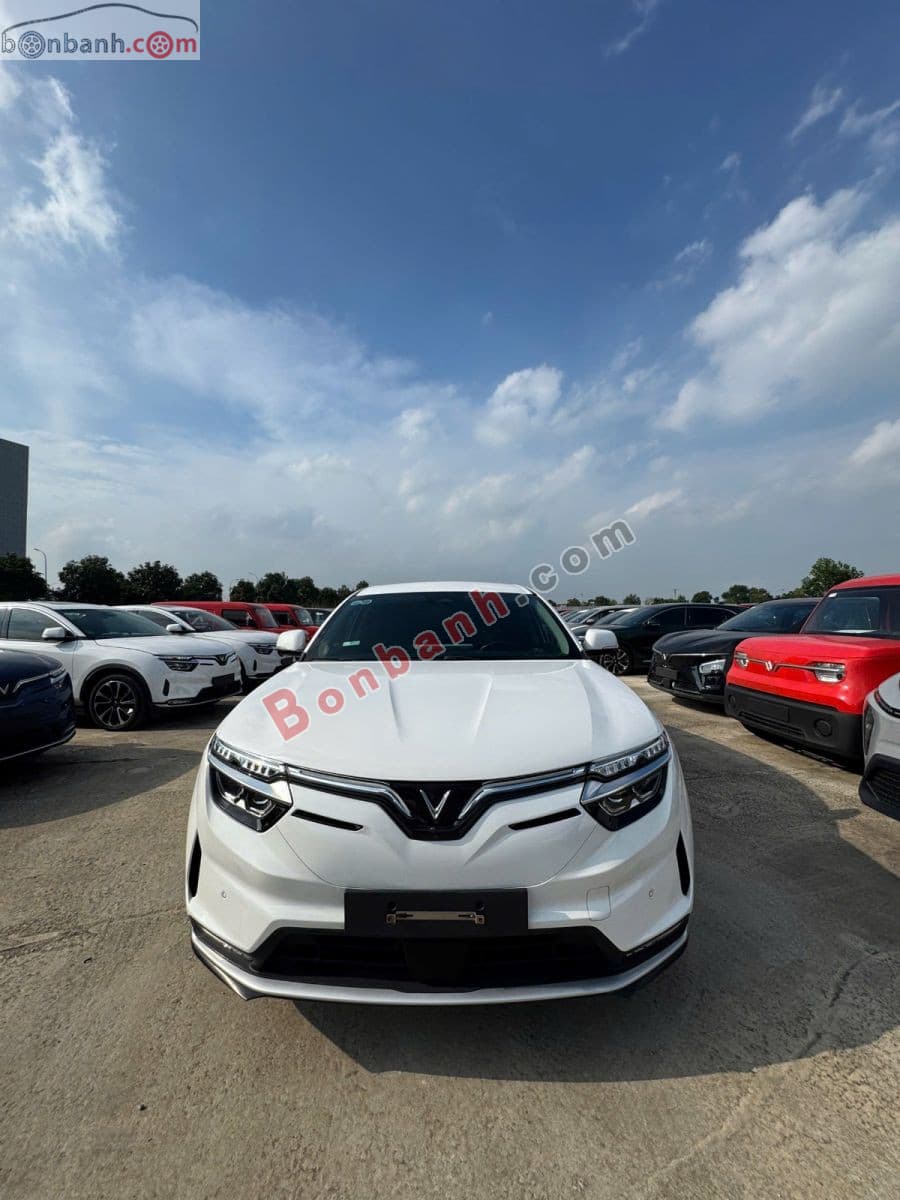 2023 VinFast VF8 Eco AWD