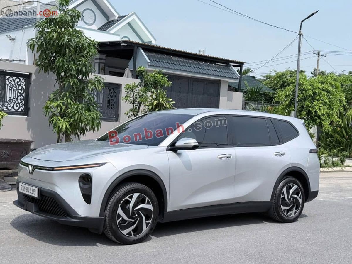 2025 VinFast Limo Green AT