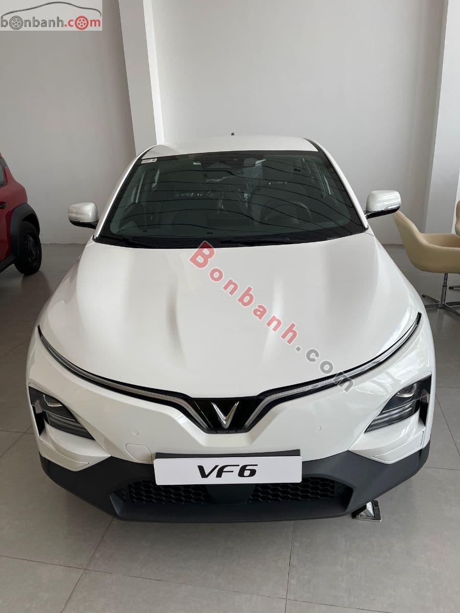 2025 VinFast VF6 Eco