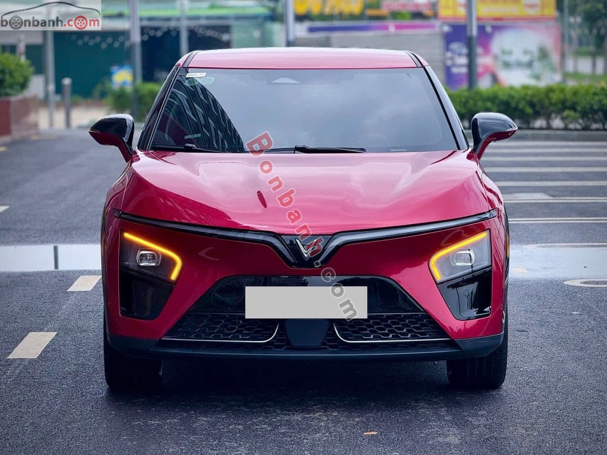 2025 VinFast VF7 Eco