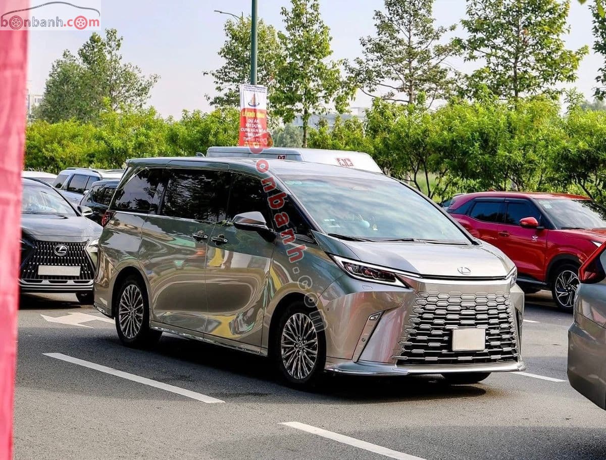 2025 Lexus LM 500h - Image 1