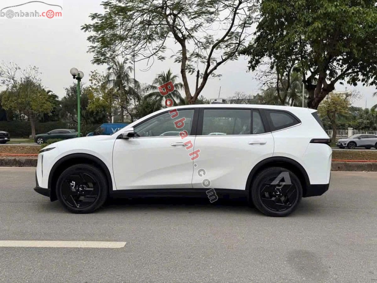 2026 VinFast VF MPV 7 AT