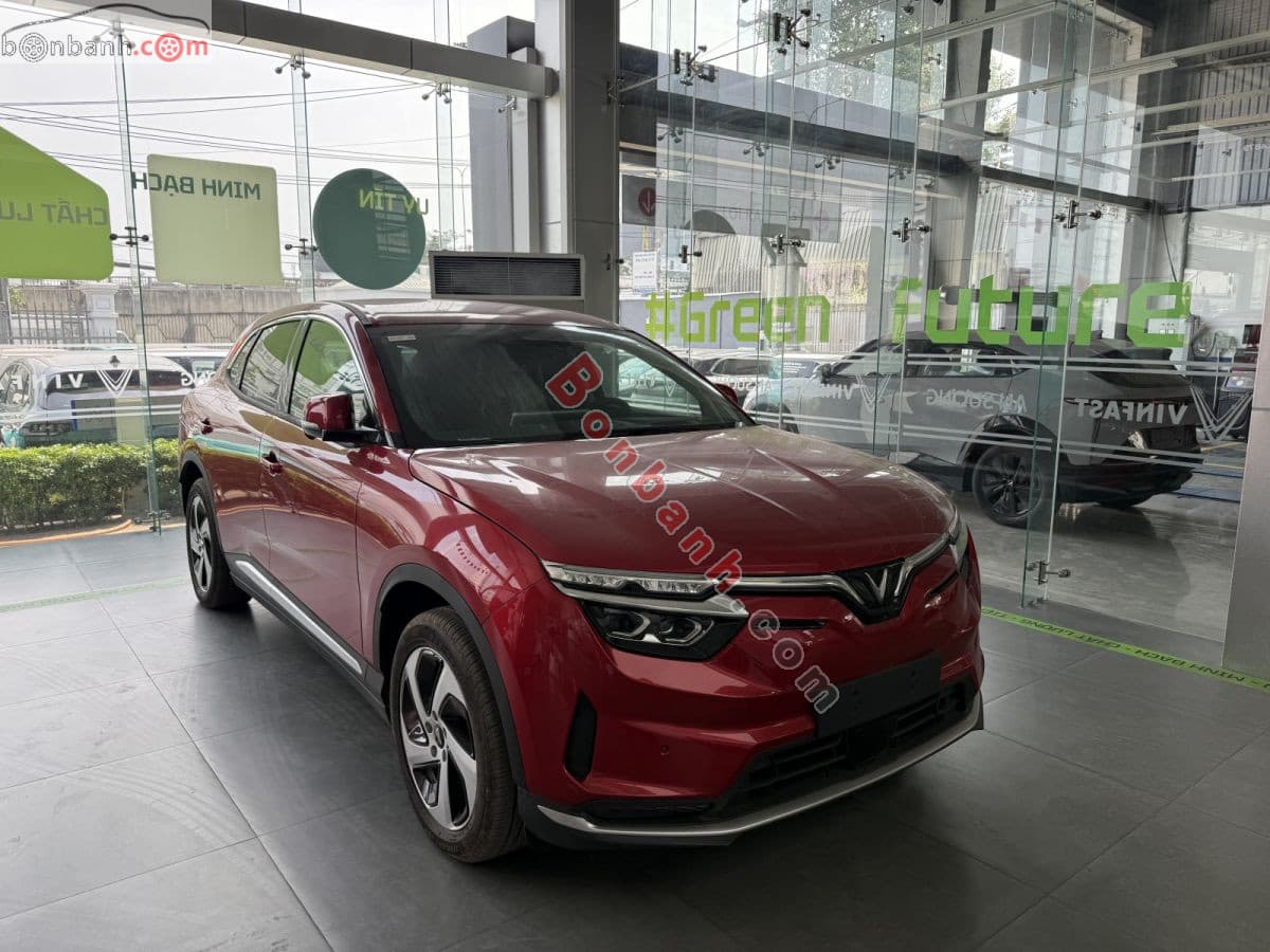 2025 VinFast VF8 Eco