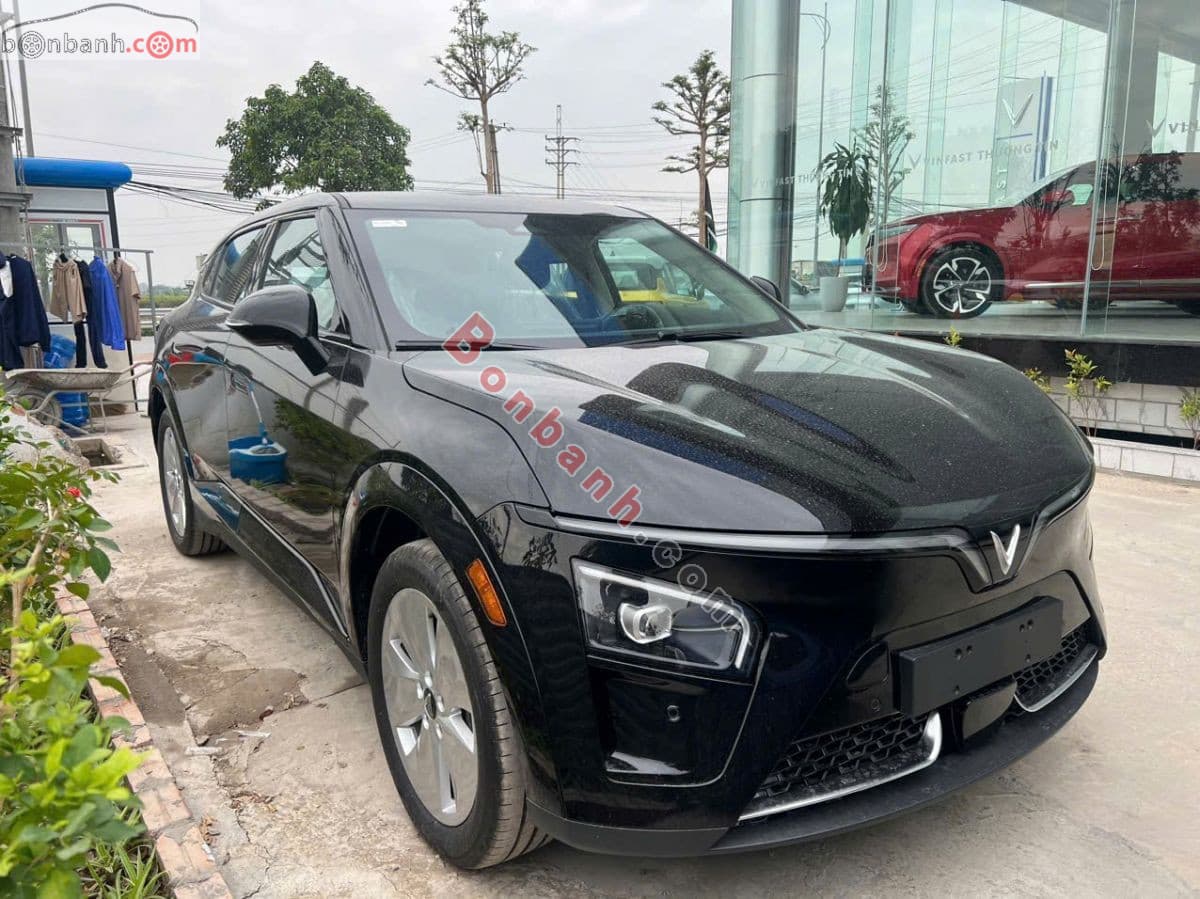 2026 VinFast VF7 Eco