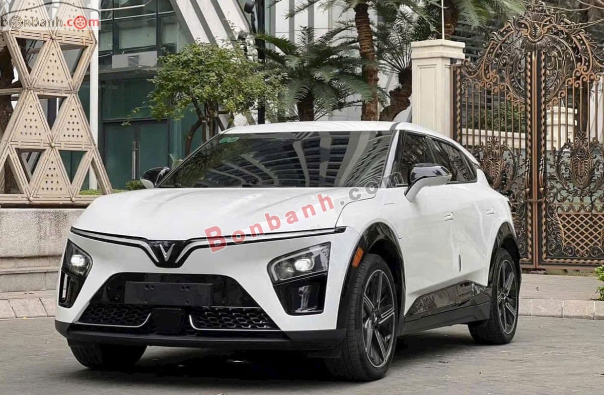 2026 VinFast VF7 Plus AWD