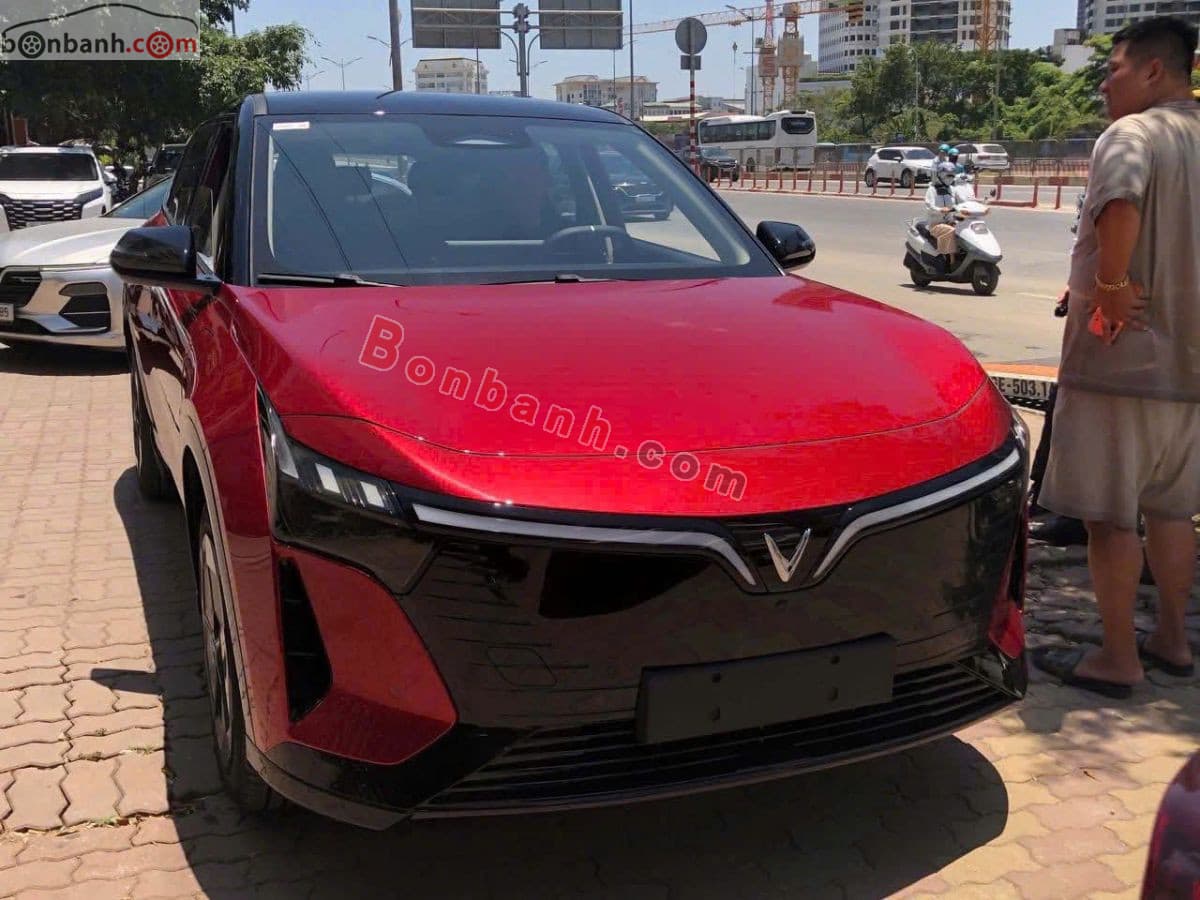 2026 VinFast VF8 Eco