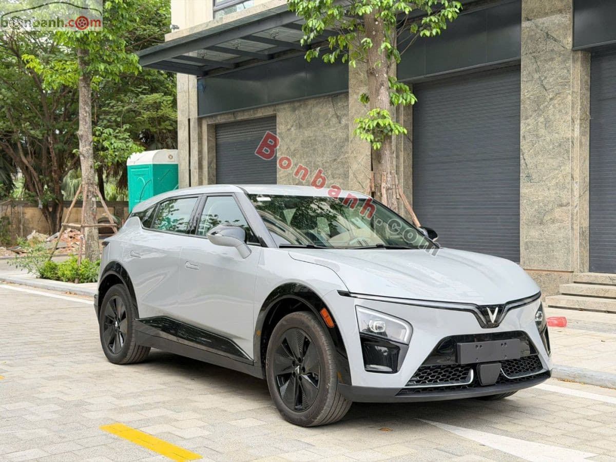 2026 VinFast VF7 Eco
