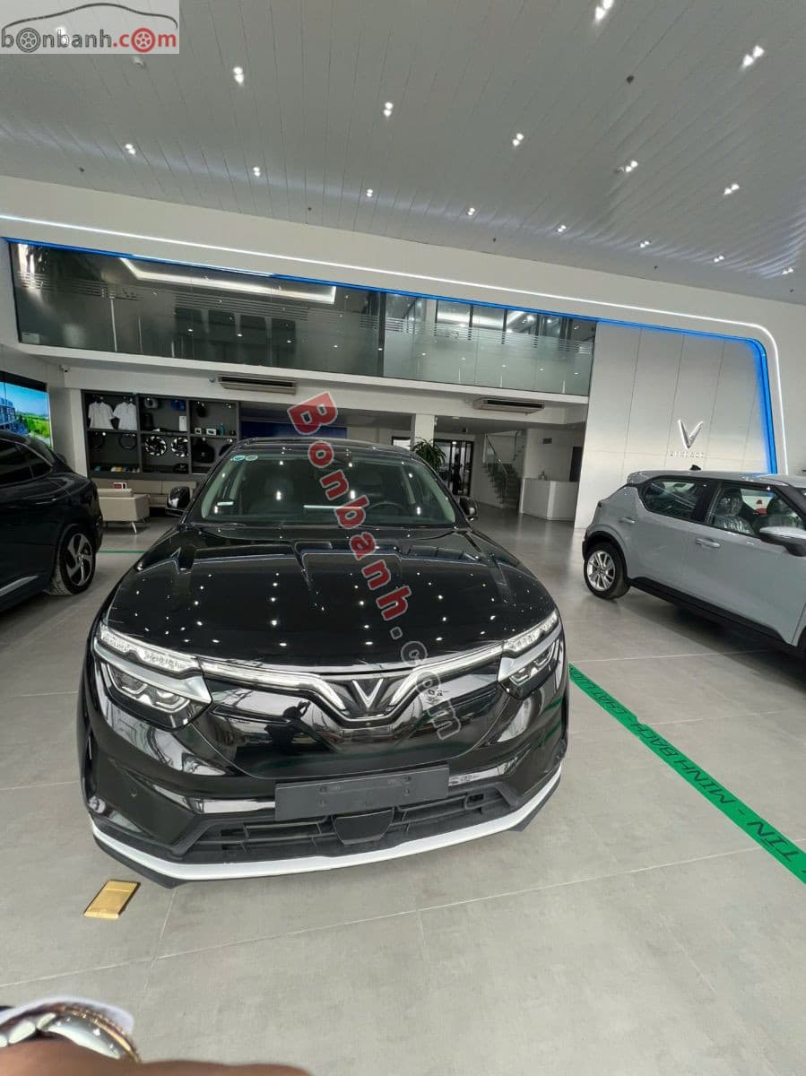 2023 VinFast VF8 Eco AWD