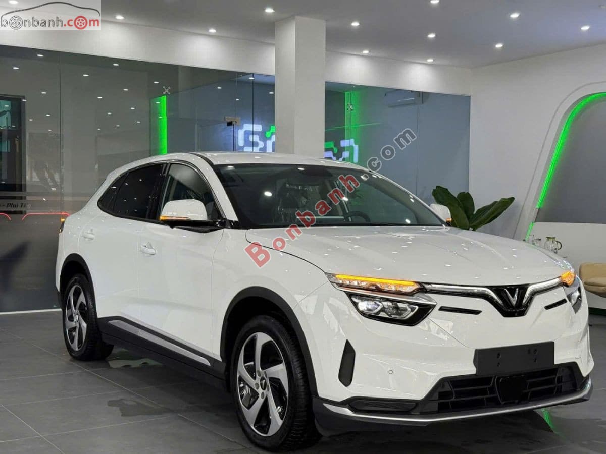 2023 VinFast VF8 Eco AWD
