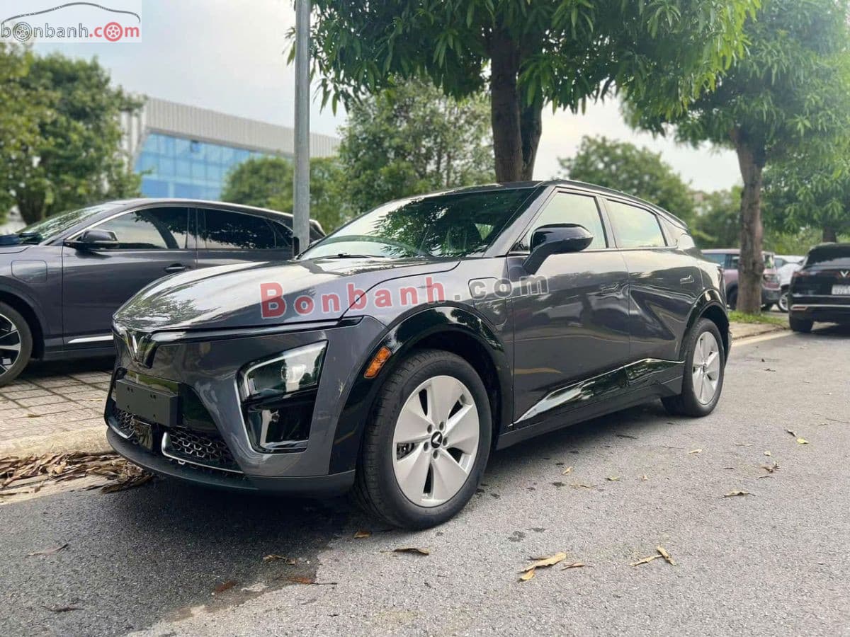 2026 VinFast VF7 Eco