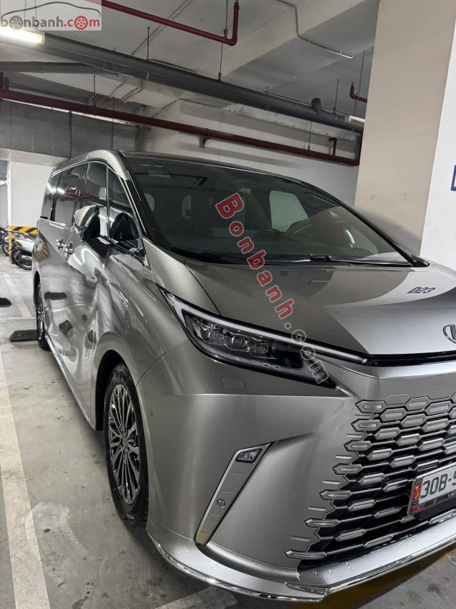 2025 Lexus LM 500h