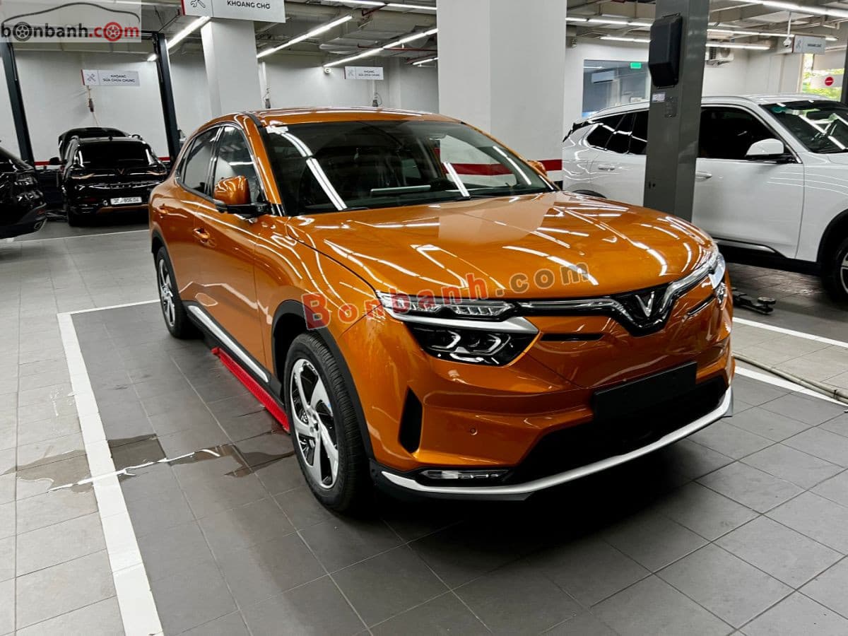 2026 VinFast VF8 Eco