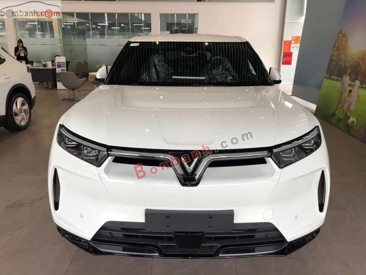 2026 VinFast VF9 Eco