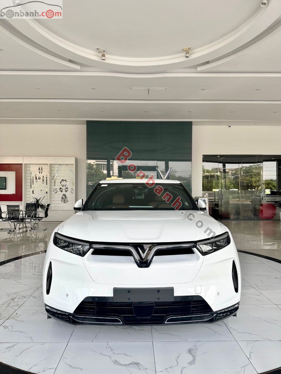 2026 VinFast VF9 Eco