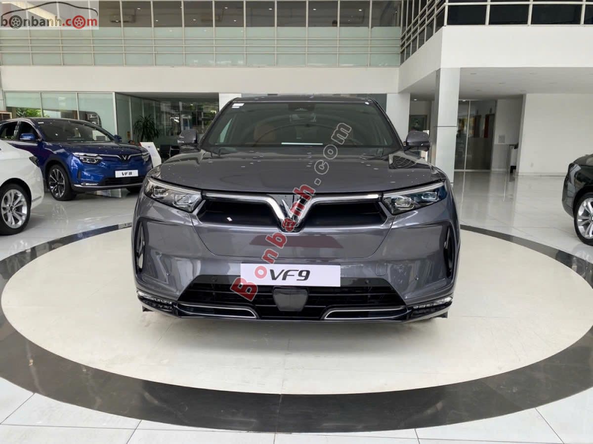 2026 VinFast VF9 Eco