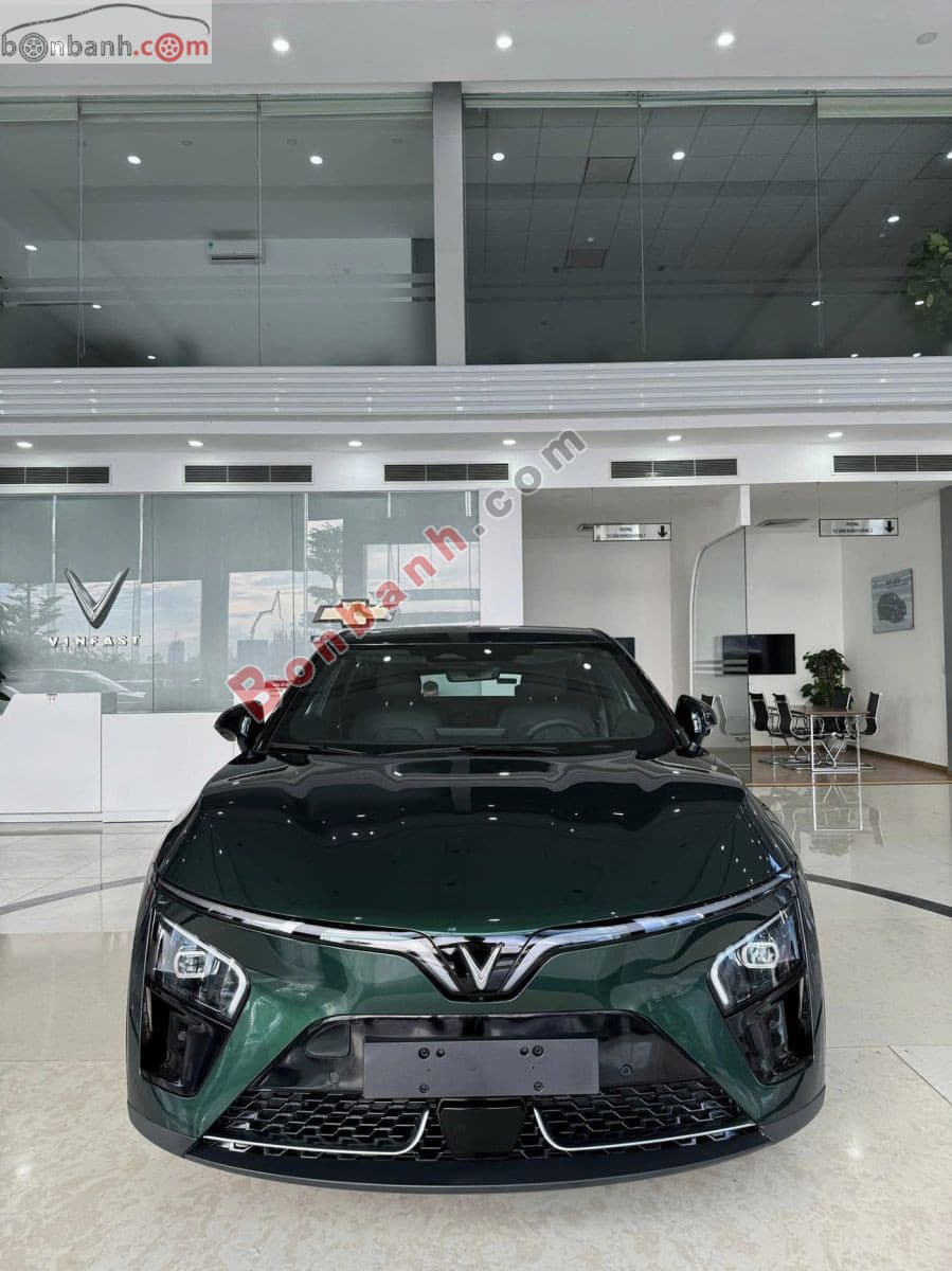 2026 VinFast VF7 Plus AWD
