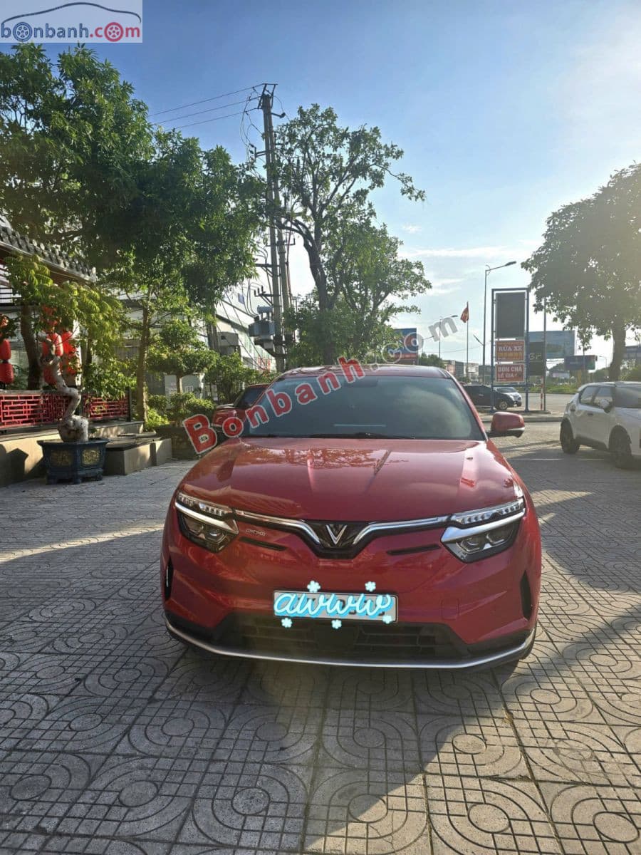 2025 VinFast VF8 Eco