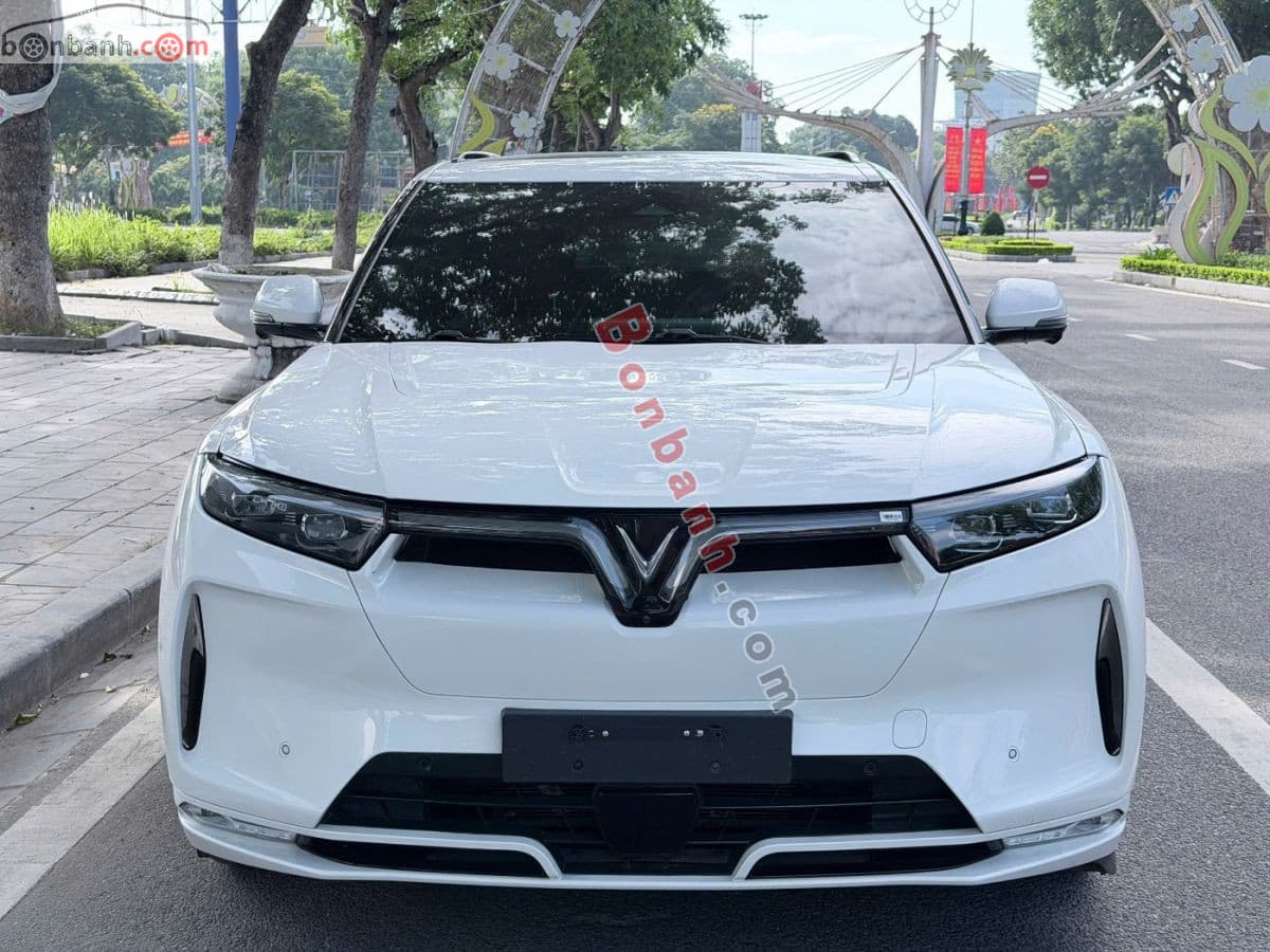 2023 VinFast VF9 Plus 7S
