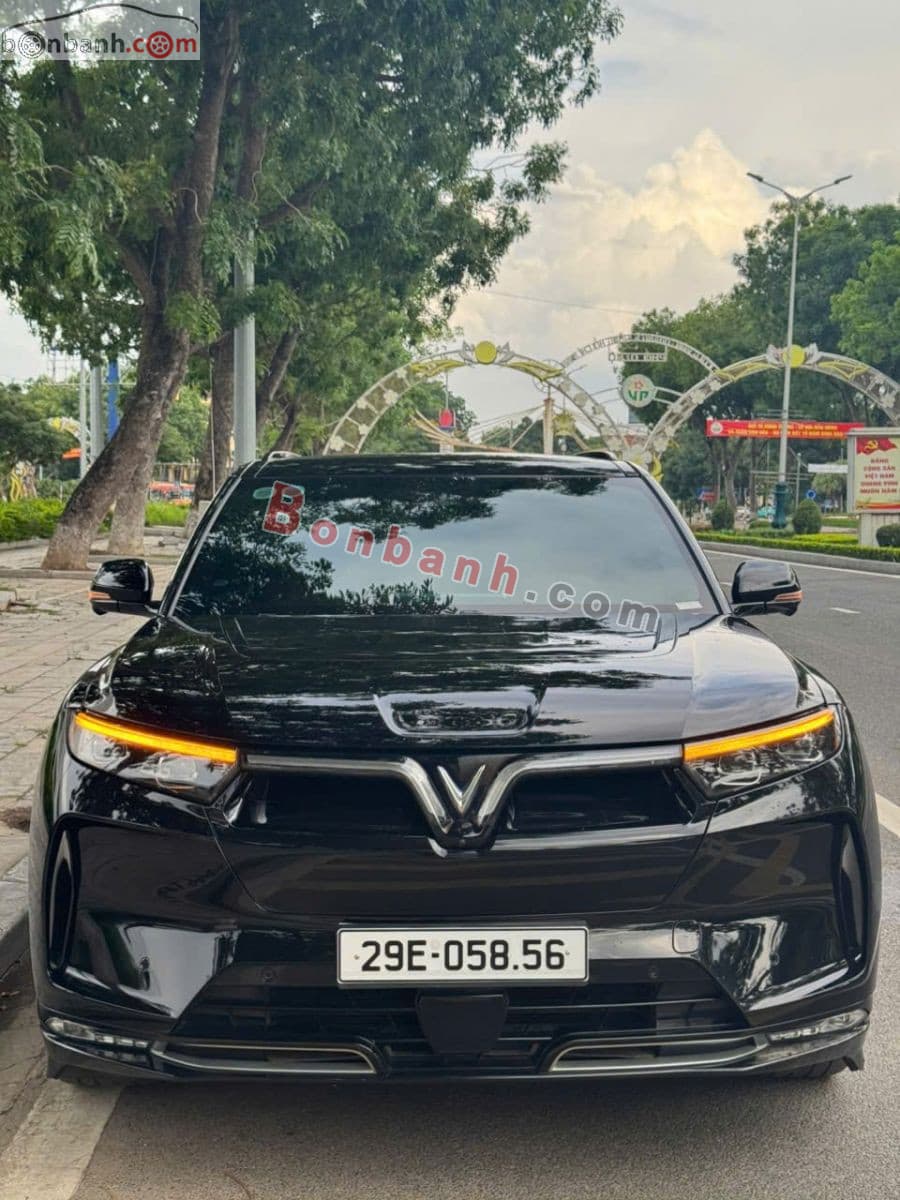 2023 VinFast VF9 Plus 7S