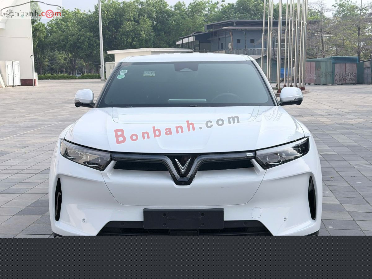 2024 VinFast VF9 Eco