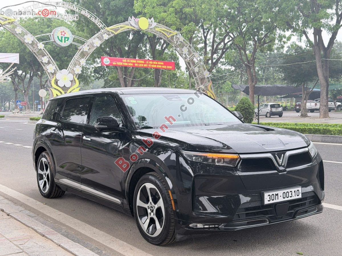 2024 VinFast VF9 Eco