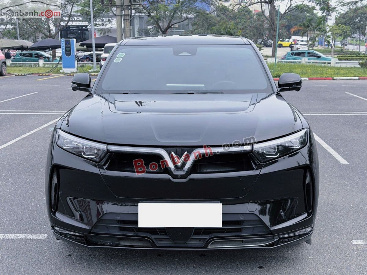 2024 VinFast VF9 Eco