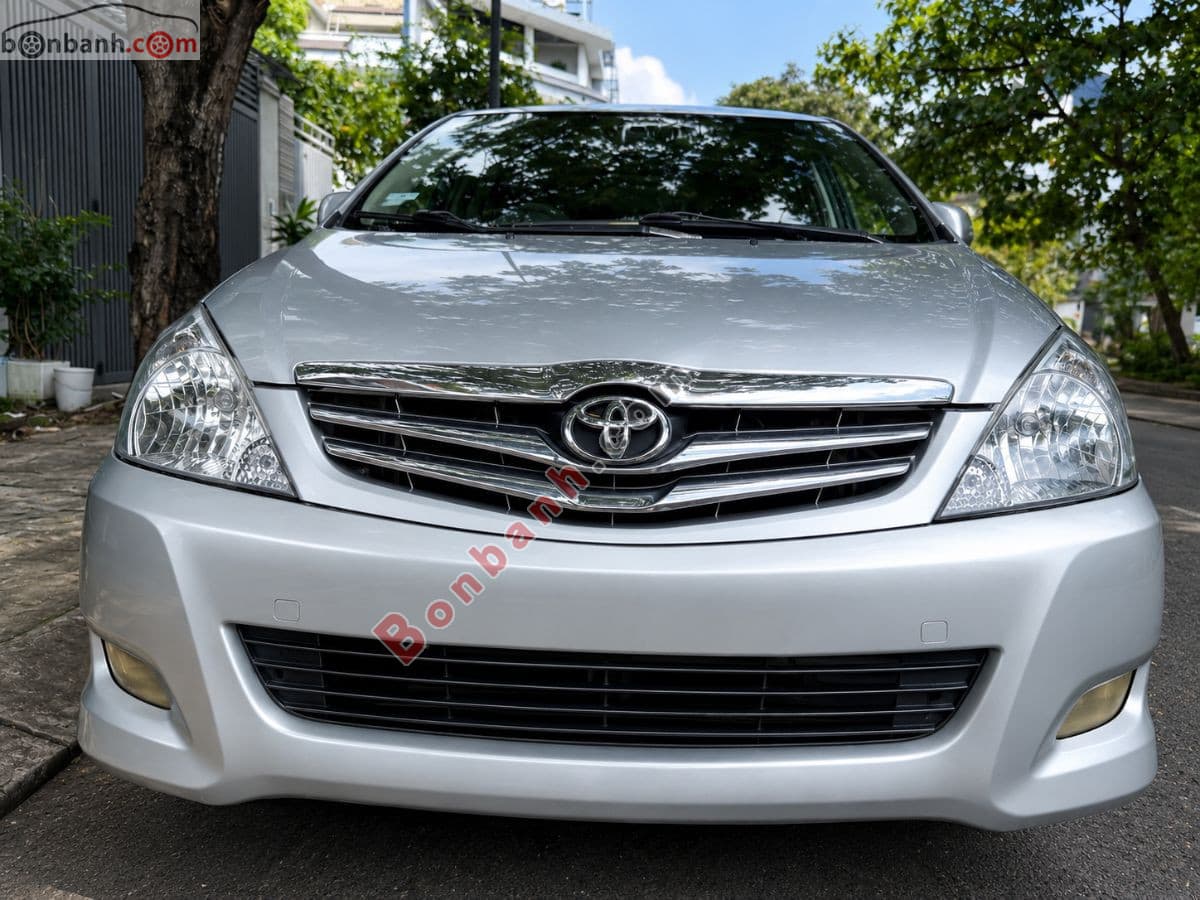 2011 Toyota Innova V - Image 1