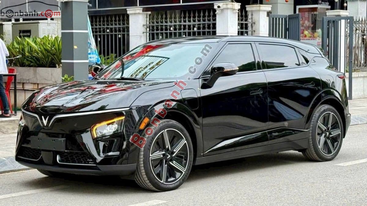2026 VinFast VF7 Plus AWD