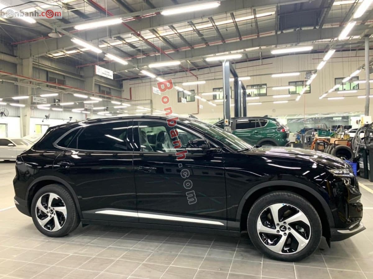 2026 VinFast VF8 Eco