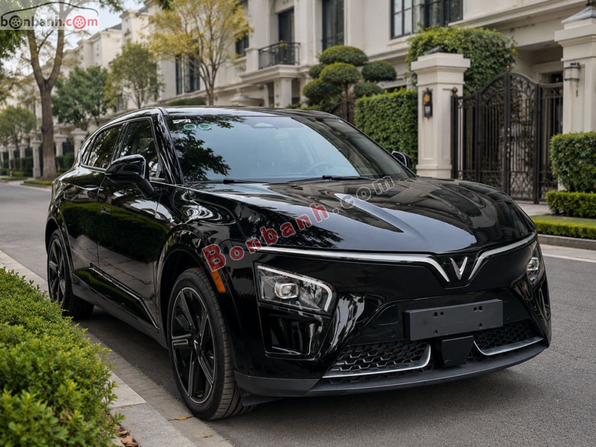 2026 VinFast VF7 Plus AWD