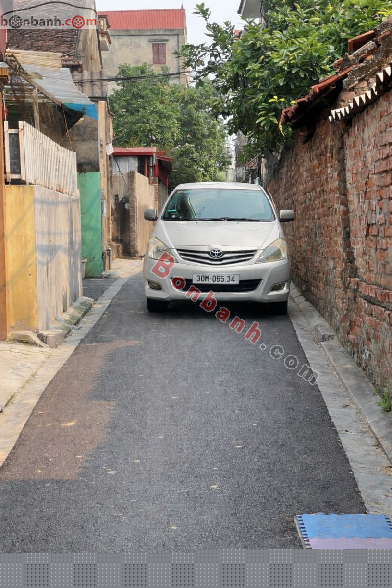 2009 Toyota Innova J