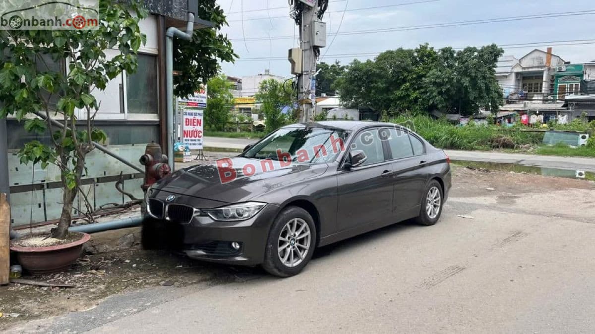 2012 BMW 3 Series 320i