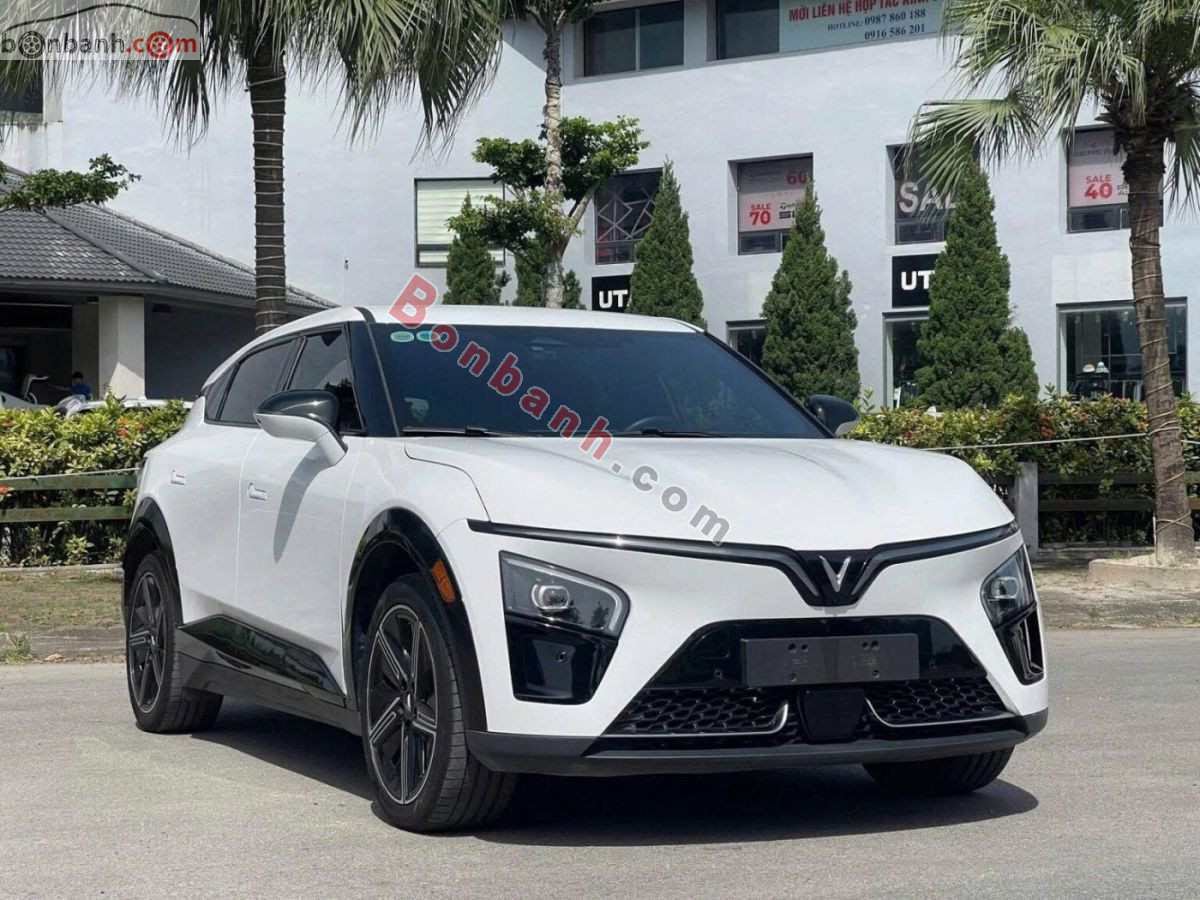 2026 VinFast VF7 Plus AWD - Image 1