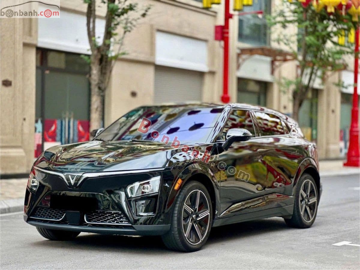 2026 VinFast VF7 Plus AWD