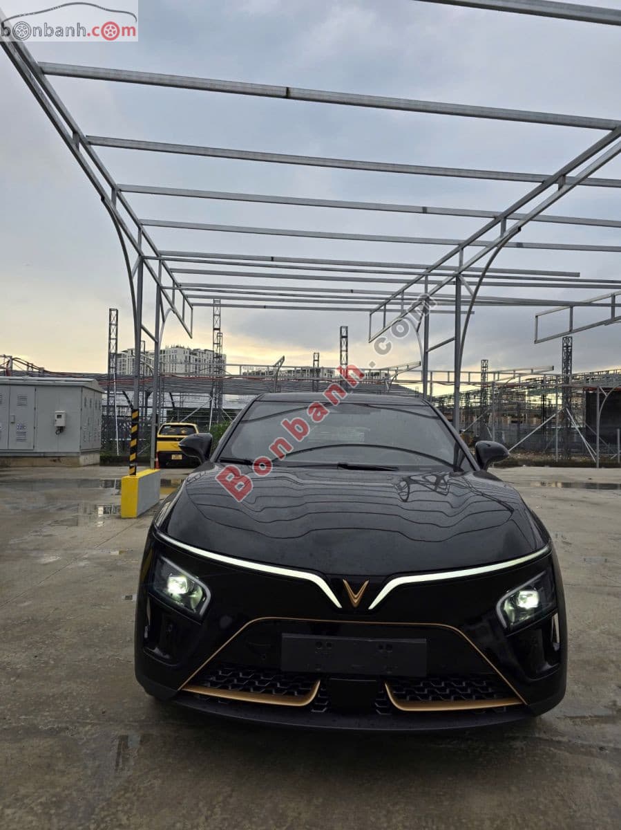 2024 VinFast VF7 Plus AWD